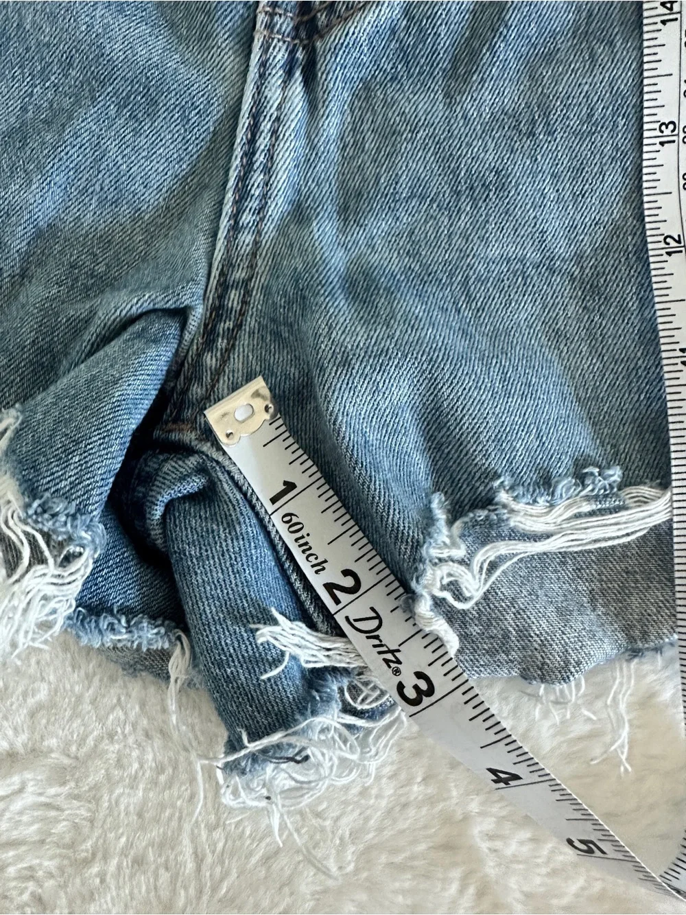 Uniqlo - High-Rise Raw Hem Denim Shorts - Mom Shorts - Baggy Size 28 - Fits 29
